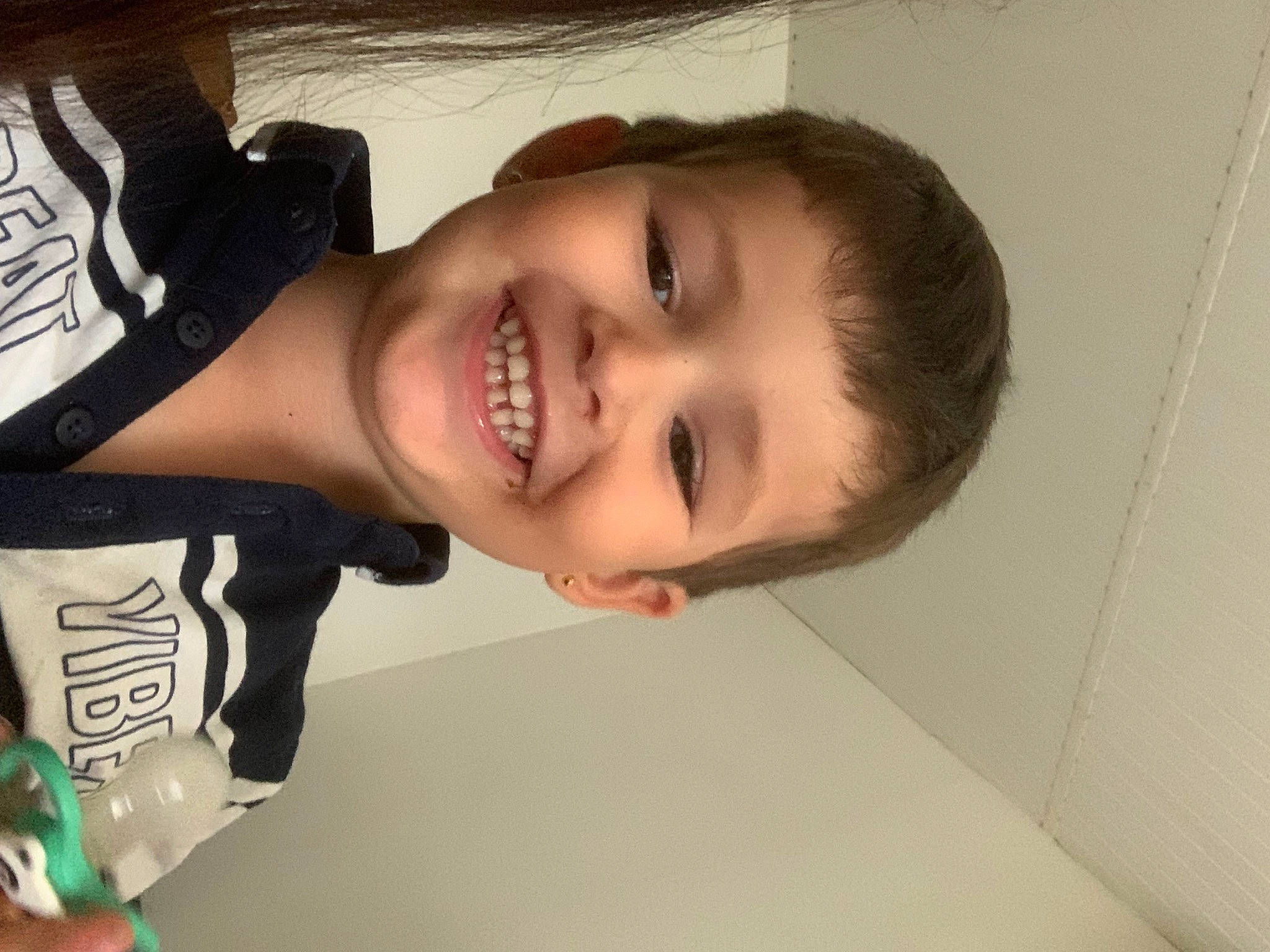 Malwen a rejoint le concours — aidez-le/la à gagner de superbes lots ! black_hair, cheek, cool, eyebrow, eyelash, facial_expression, flash_photography, forehead, gesture, hairstyle, happy, jaw, joy, lip, mouth, neck, nose, person, shoulder, skin