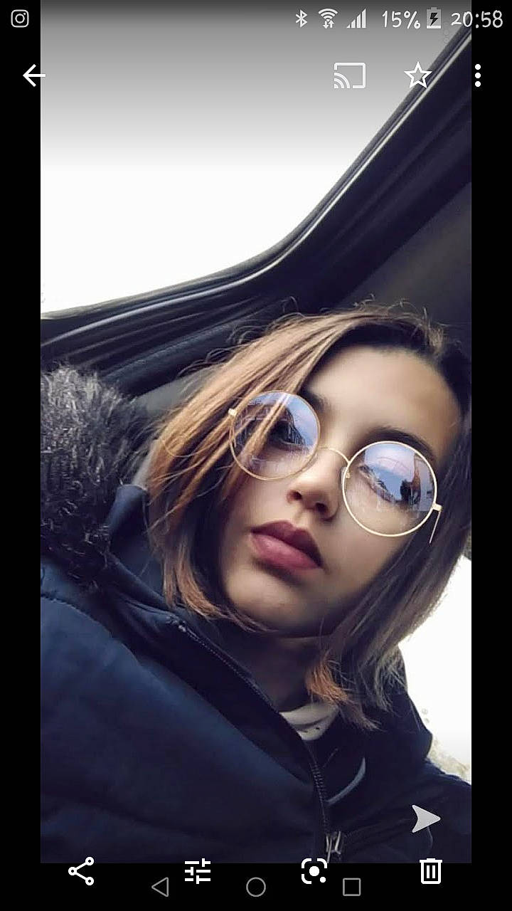 Loane a rejoint le concours — aidez-le/la à gagner de superbes lots ! bangs, brown_hair, electric_blue, eyelash, eyewear, flash_photography, glasses, happy, jacket, jaw, layered_hair, lip, long_hair, magenta, person, selfie, sky, step_cutting, sunglasses, tints_and_shades