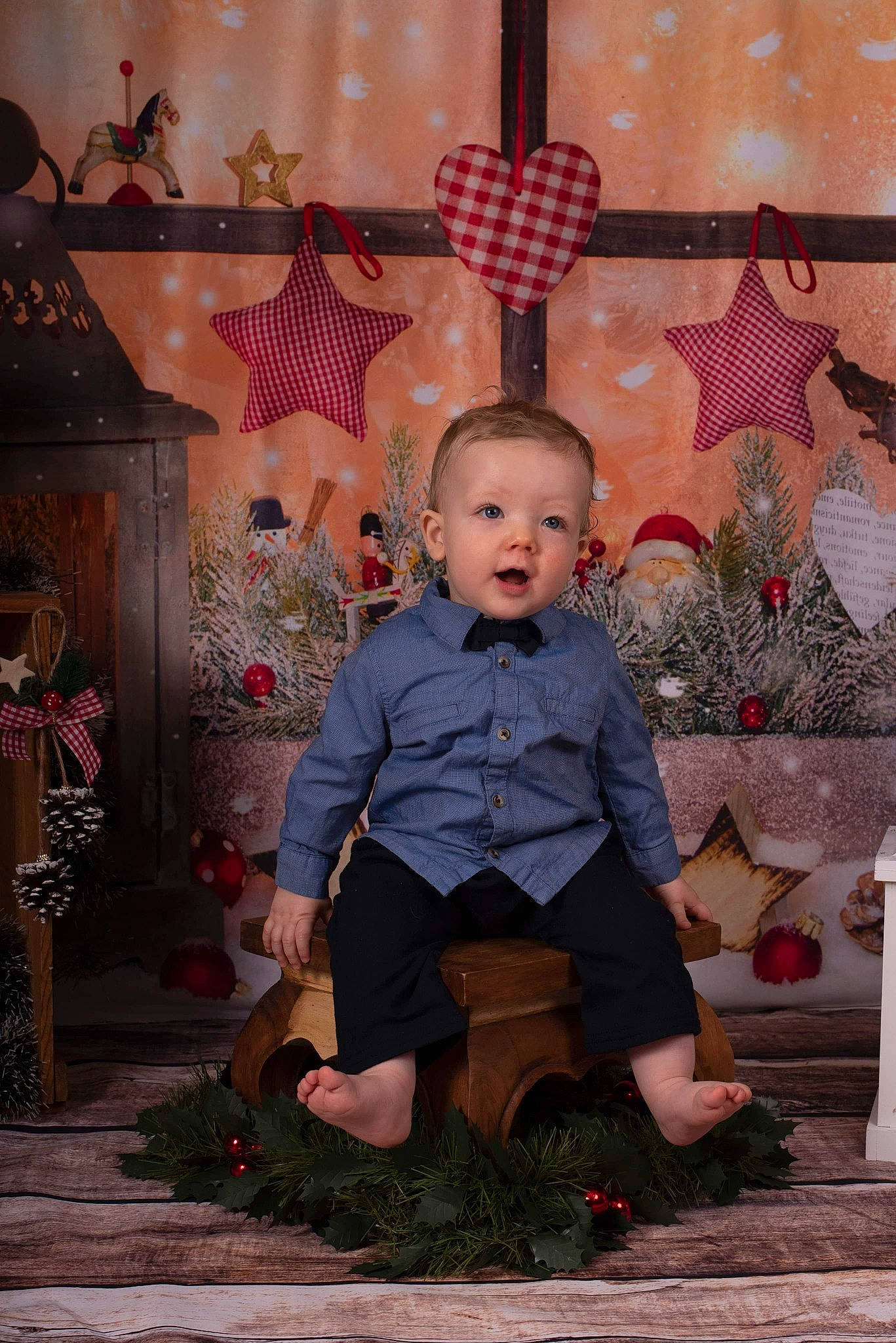 Louca participe au concours pour gagner de l'argent avec cette photo : baby, baby_toddler_clothing, child_model, christmas, flag, flag_of_the_united_states, foot, holiday, interior_design, ornament, person, sock