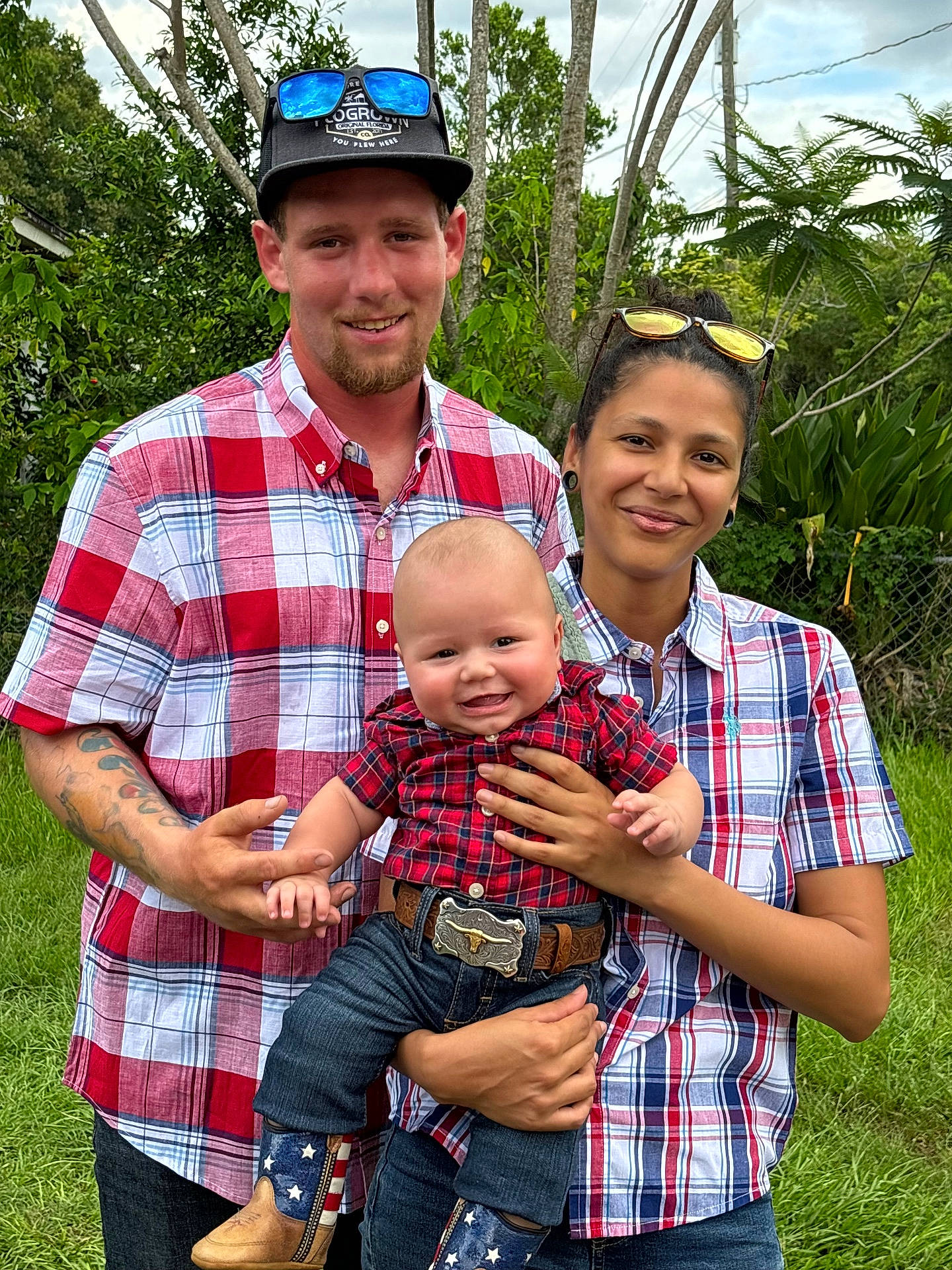 Dominic is registered to the contest to win money with this photo: baseballcap, cap, clothing, face, grass, hat, head, jeans, nature, outdoors, pants, park, people, person, photography, plant, portrait, shirt, tree, vegetation