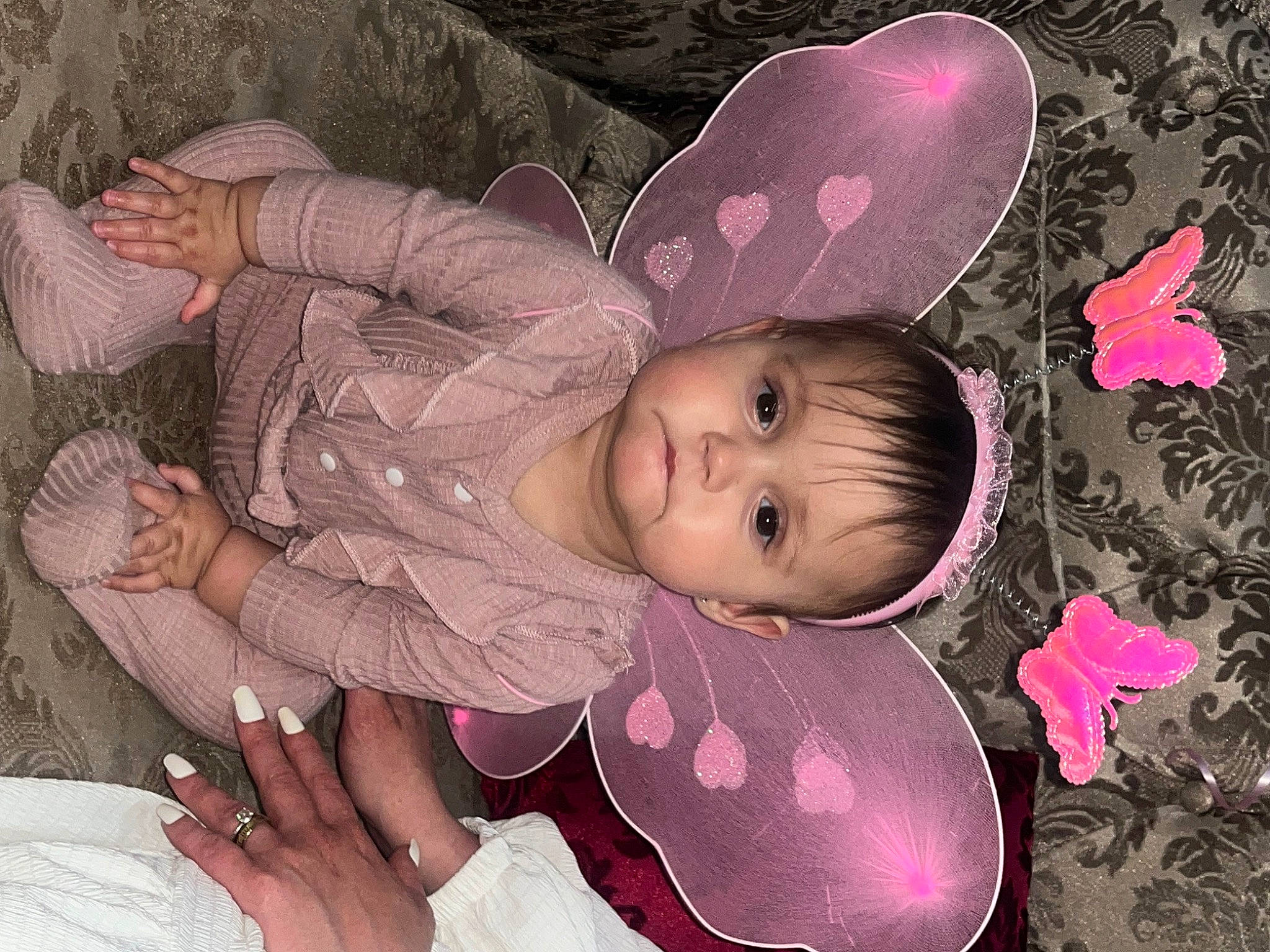 Imen a rejoint le concours — aidez-le/la à gagner de superbes lots ! baby, baby_products, baby_toddler_clothing, cheek, child, comfort, facial_expression, fun, happy, headgear, magenta, pattern, person, petal, pink, product, purple, skin, textile, toddler