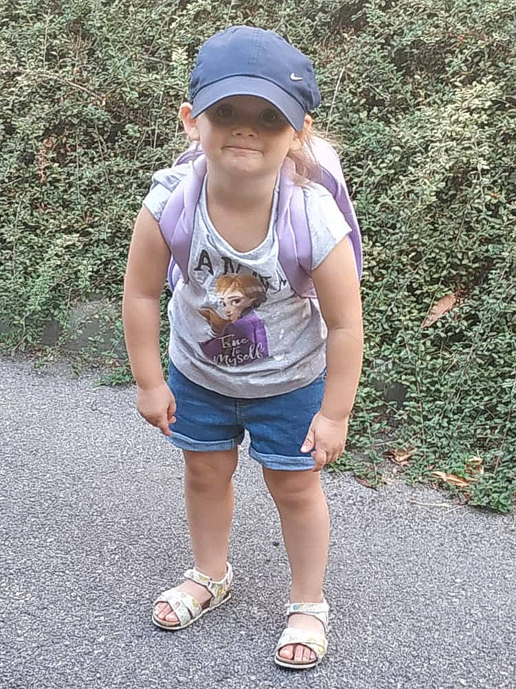 Maëva Et Anaëlle participe au concours pour gagner de l'argent avec cette photo : cap, child, cool, denim, footwear, fun, headgear, headwear, jeans, joy, leisure, person, photography, shoe, shorts, snapshot, standing, style, summer, t_shirt