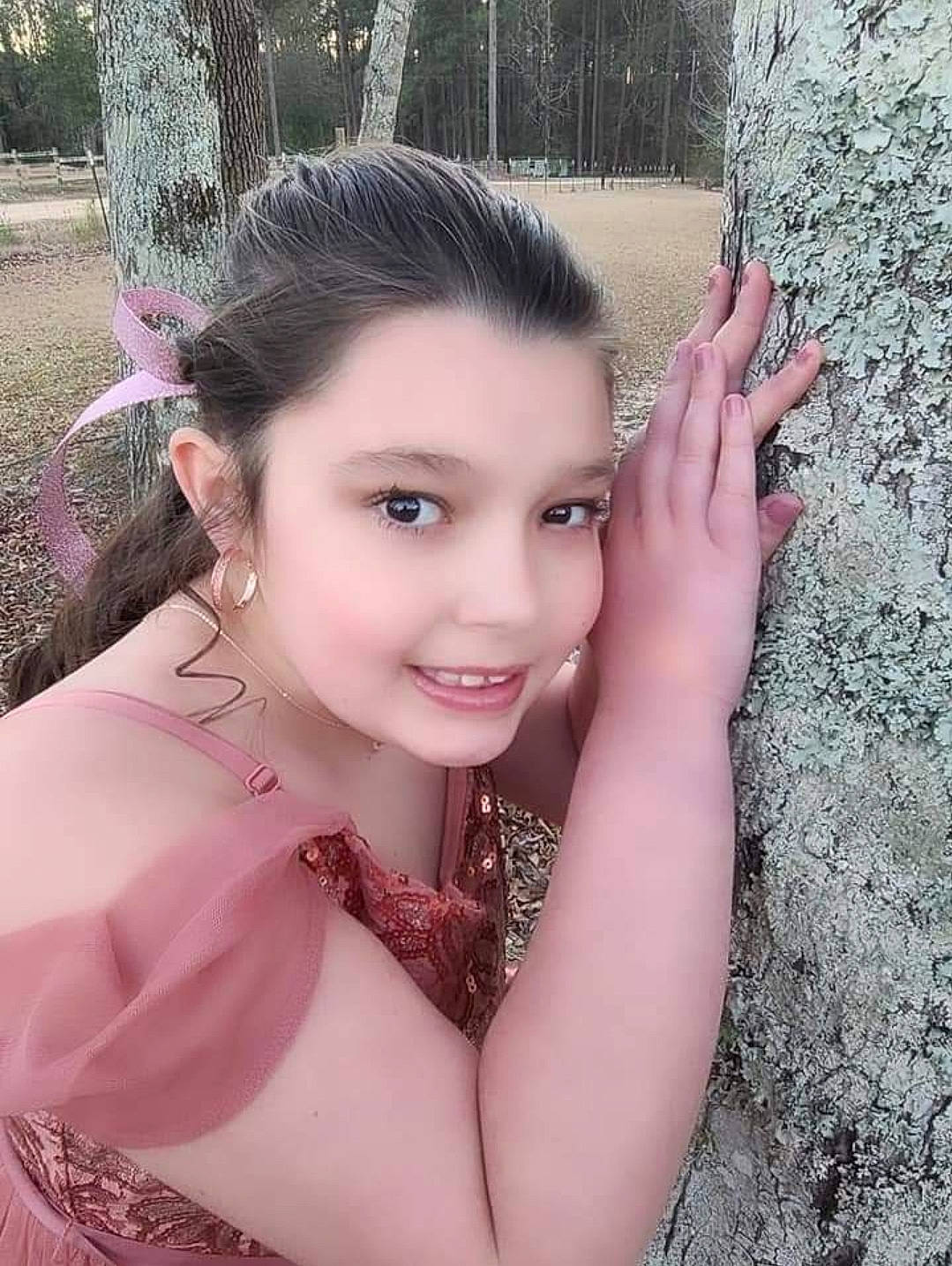 Lindsey joined the competition — help win amazing prizes! chin, eye, eyebrow, eyelash, flash_photography, gesture, hair, happy, head, iris, joy, lip, makeover, neck, people_in_nature, person, pink, plant, shoulder, skin