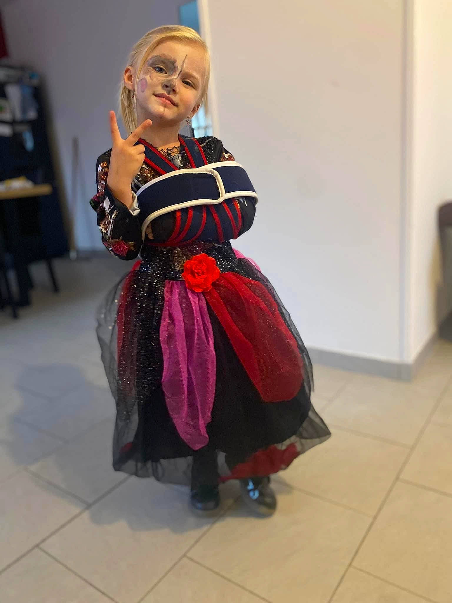 Lily participe au concours pour gagner de l'argent avec cette photo : child, costume, costume_design, dress, event, face, fashion_accessory, fashion_design, flooring, formal_wear, fun, jewellery, magenta, neck, one_piece_garment, person, shoulder, sitting, toddler, visual_arts
