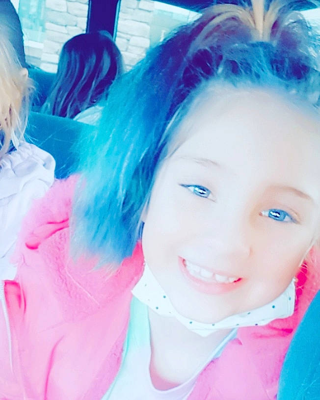 Maryah is registered to the contest to win money with this photo: aqua, azure, black_hair, blue, cool, ear, eye, eyebrow, eyelash, happy, iris, joy, lip, mouth, neck, nose, person, pink, purple, skin