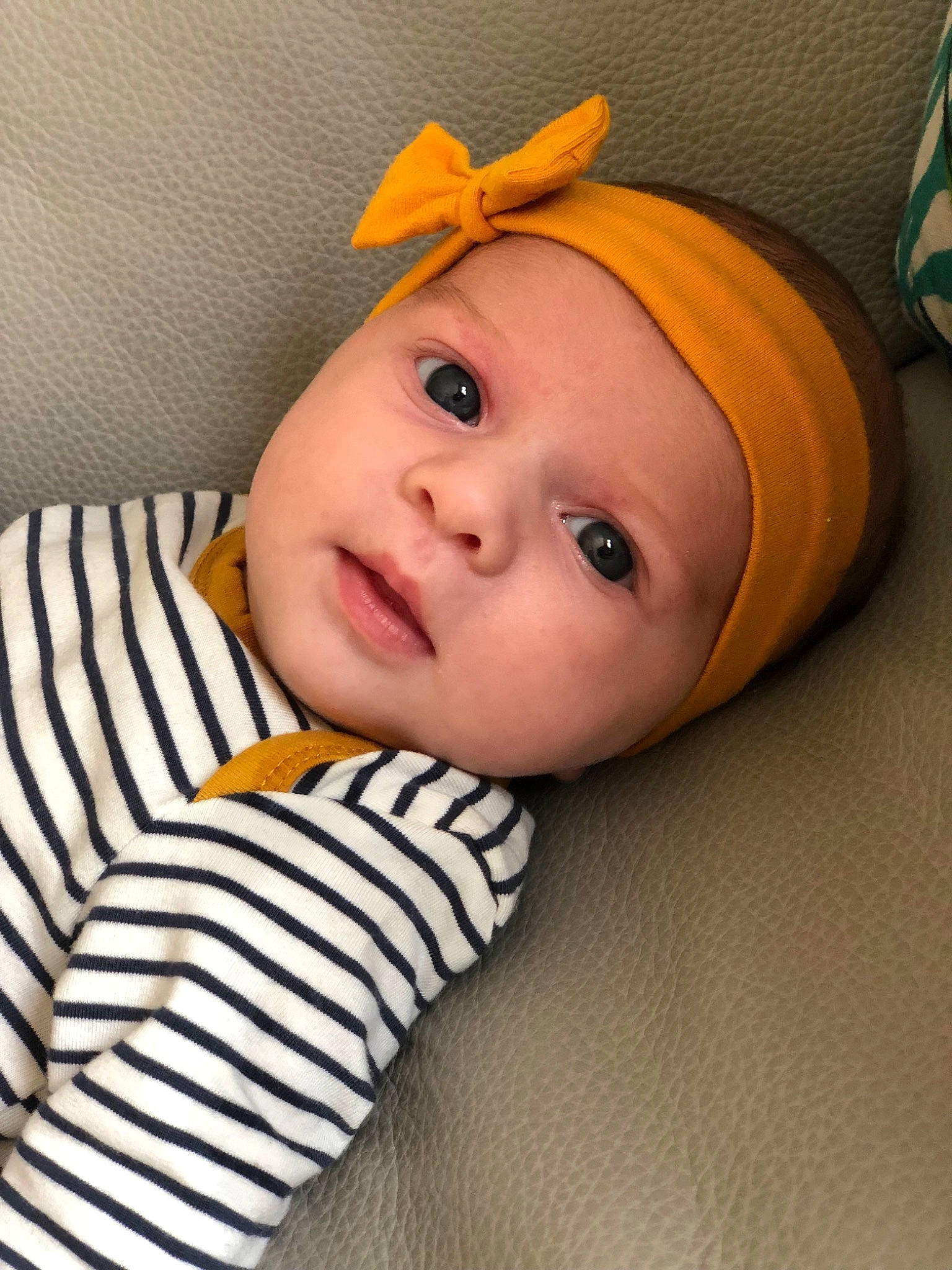 Margaux a rejoint le concours — aidez-le/la à gagner de superbes lots ! baby, baby_sleeping, baby_toddler_clothing, cheek, child, hair_accessory, head, headgear, lip, person, skin, toddler, yellow