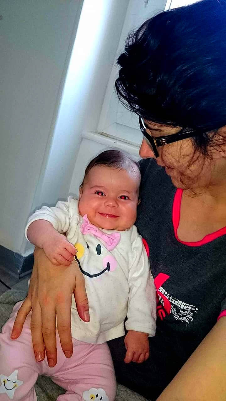 Kalya a rejoint le concours — aidez-le/la à gagner de superbes lots ! arm, baby, black_hair, cheek, child, finger, hand, joy, person, skin, smile, toddler