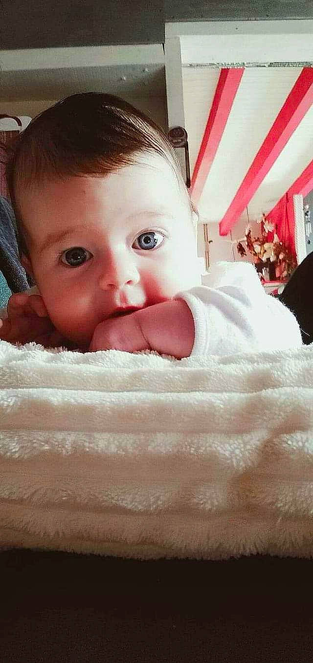 Kalya a rejoint le concours — aidez-le/la à gagner de superbes lots ! baby, beauty, cheek, child, chin, ear, eye, eyebrow, face, hair, head, linens, lip, mouth, nose, person, pink, skin, smile, textile