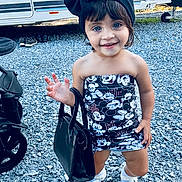 Calyana participe au concours pour gagner de l'argent avec cette photo : black_bow, blue_eyes, bows, child, cute, daylight, dress, fashion, gravel, handbag, headband, minnie_mouse, outdoor, person, playful, portrait, smiling, stroller, toddler, white_shoes