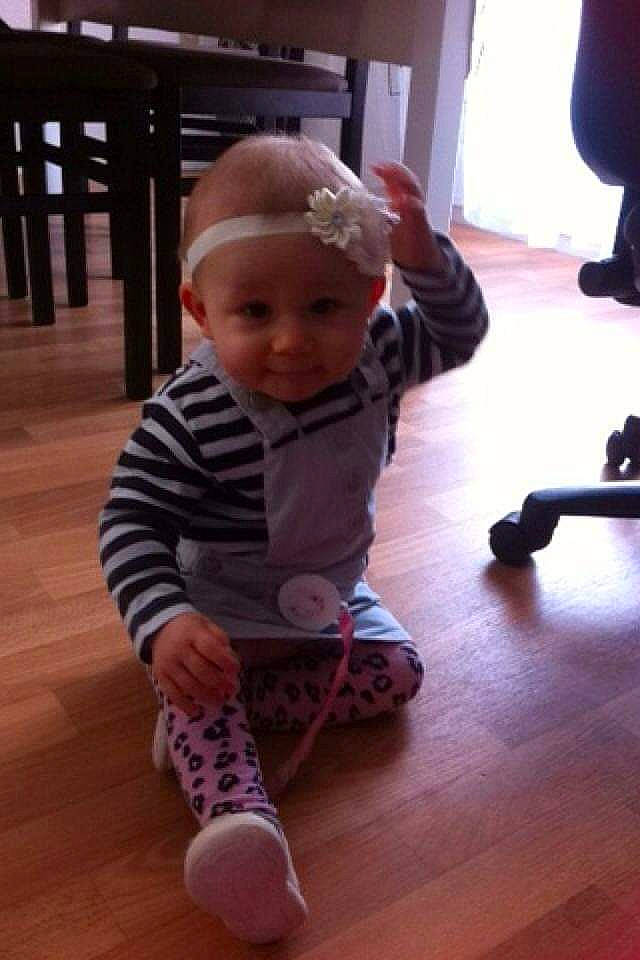 Maëlys a rejoint le concours — aidez-le/la à gagner de superbes lots ! baby, cheek, child, crawling, finger, floor, flooring, hardwood, leg, person, play, shoe, sitting, skin, standing, thumb, toddler, wood