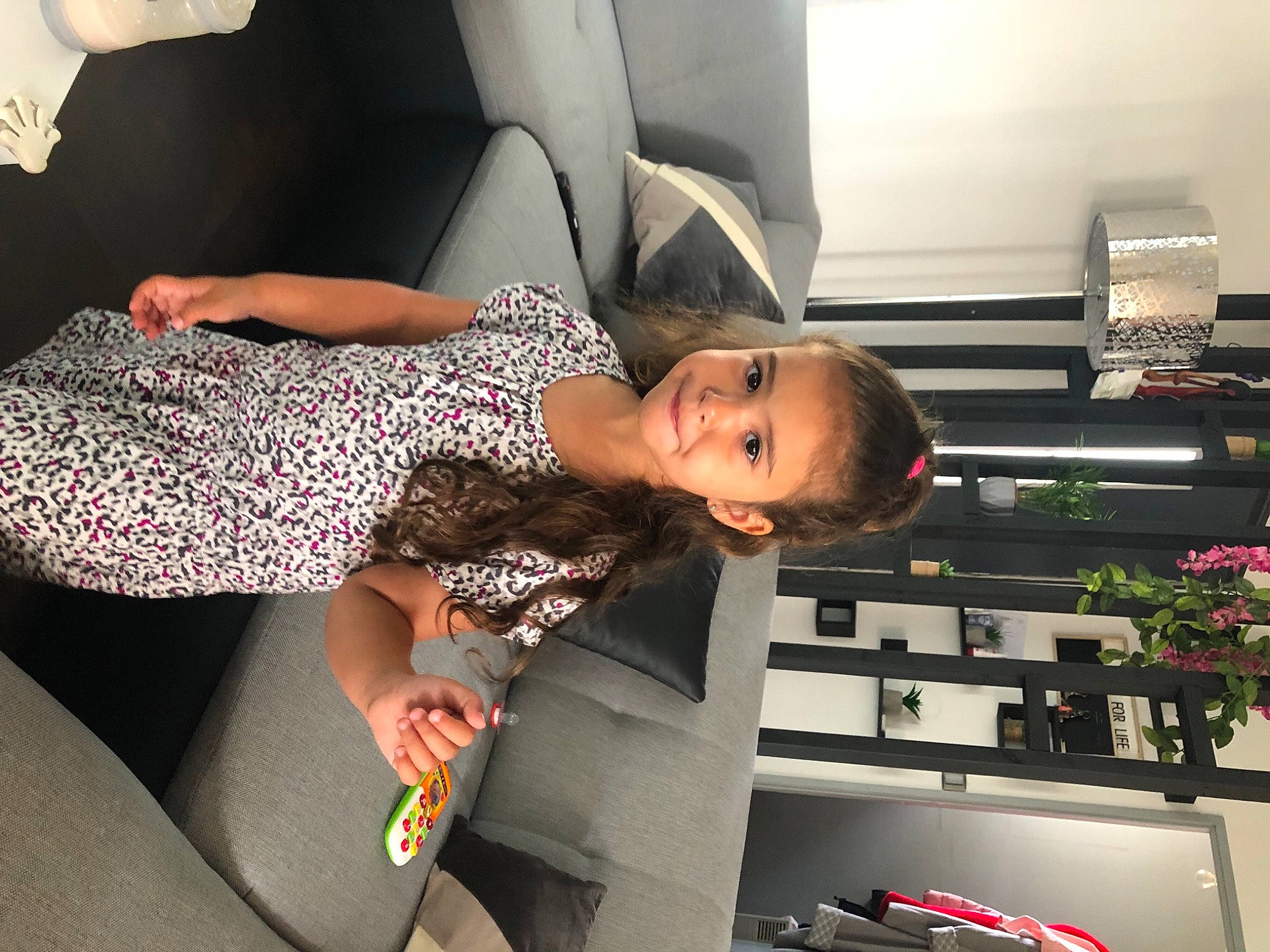 Lina participe au concours pour gagner de l'argent avec cette photo : arm, automotive_design, comfort, couch, dress, elbow, fashion_design, flooring, fun, human_leg, joint, joy, knee, leg, luxury_vehicle, person, room, shoulder, sitting, thigh