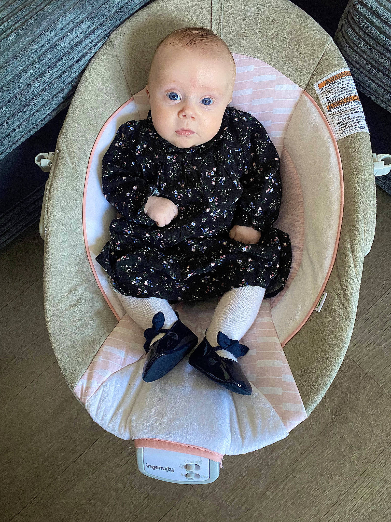 Cheyenne participe au concours pour gagner de l'argent avec cette photo : baby, baby_carriage, baby_products, baby_toddler_clothing, bib, button, child, circle, collar, comfort, fashion_accessory, head, pattern, person, sitting, sleeve, sock, suit, t_shirt, thigh