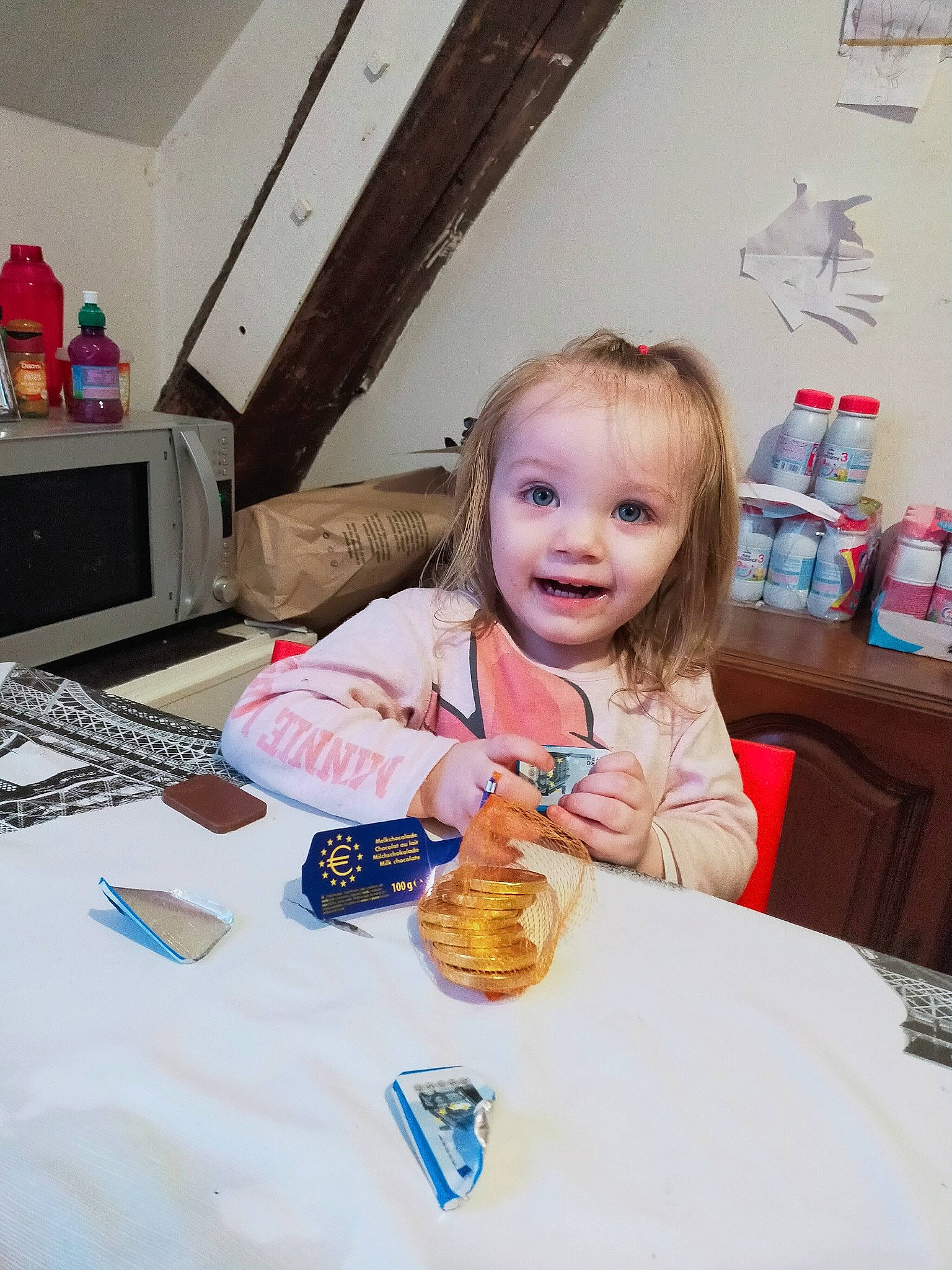 Marie Noella a rejoint le concours — aidez-le/la à gagner de superbes lots ! child, finger, food, joy, person, play, toddler, vacation