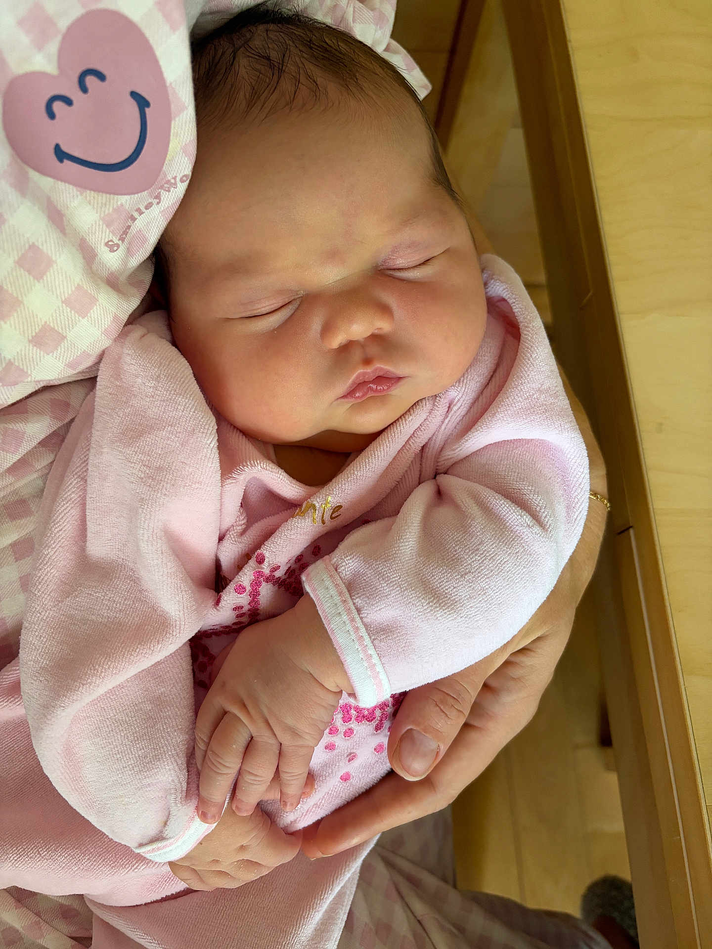 Olivia participe au concours pour gagner de l'argent avec cette photo : baby, sleeping, pink_clothing, blanket, hand, infant, cute, face, skin, person, child, sleep, newborn, soft, cozy, warm, fingers, rest, indoors, holding