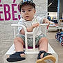 Dusser Dohan a rejoint le concours — aidez-le/la à gagner de superbes lots ! baby, child, cap, shoes, sandals, chair, store, clothing, footwear, interior, sitting, person, retail, shopping, floor, wall, text, shorts, hand, face
