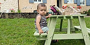 Dusser Dohan a rejoint le concours — aidez-le/la à gagner de superbes lots ! baby, bench, child, clothing, daylight, flowers, garden, grass, green, house, nature, outdoor, person, picnic_bench, portrait, sitting, summer, toddler, window, yard