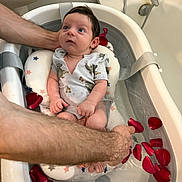 Miqayel a rejoint le concours — aidez-le/la à gagner de superbes lots ! baby, infant, bath, bathtub, water, rose_petals, hands, bathroom, cushion, support, newborn, cute, child, person, skin, clothing, sleeves, relaxation, care, indoor