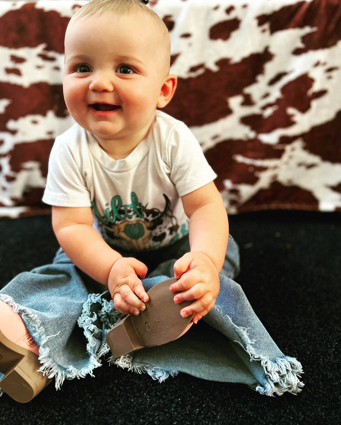 Violet is registered to the contest to win money with this photo: baby, baby_toddler_clothing, cheek, child, cool, flash_photography, grass, happy, joy, pattern, people, people_in_nature, person, photograph, sitting, skin, sleeve, smile, standing, t_shirt