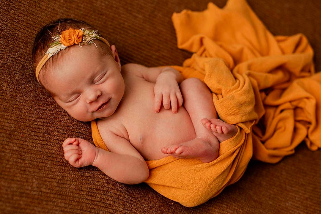 Romanne participe au concours pour gagner de l'argent avec cette photo : arm, baby, baby_toddler_clothing, cheek, child, comfort, eye, face, finger, flash_photography, grass, hand, happy, headgear, human_body, nose, person, skin, textile, toddler