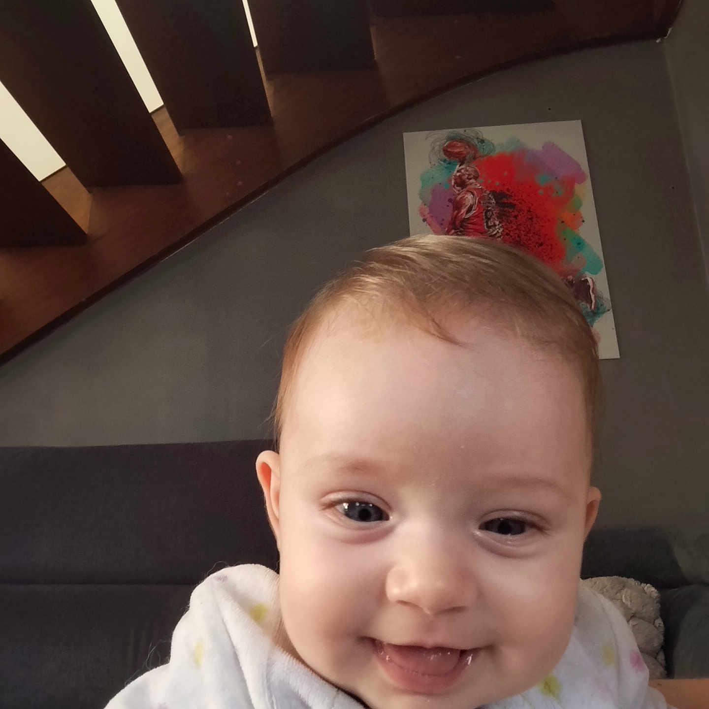Aëlia a rejoint le concours — aidez-le/la à gagner de superbes lots ! art, baby, child, clothing, couch, cozy, cute, face, furniture, happy, head, home, indoor, infant, painting, person, polka_dot, portrait, smiling, stairs