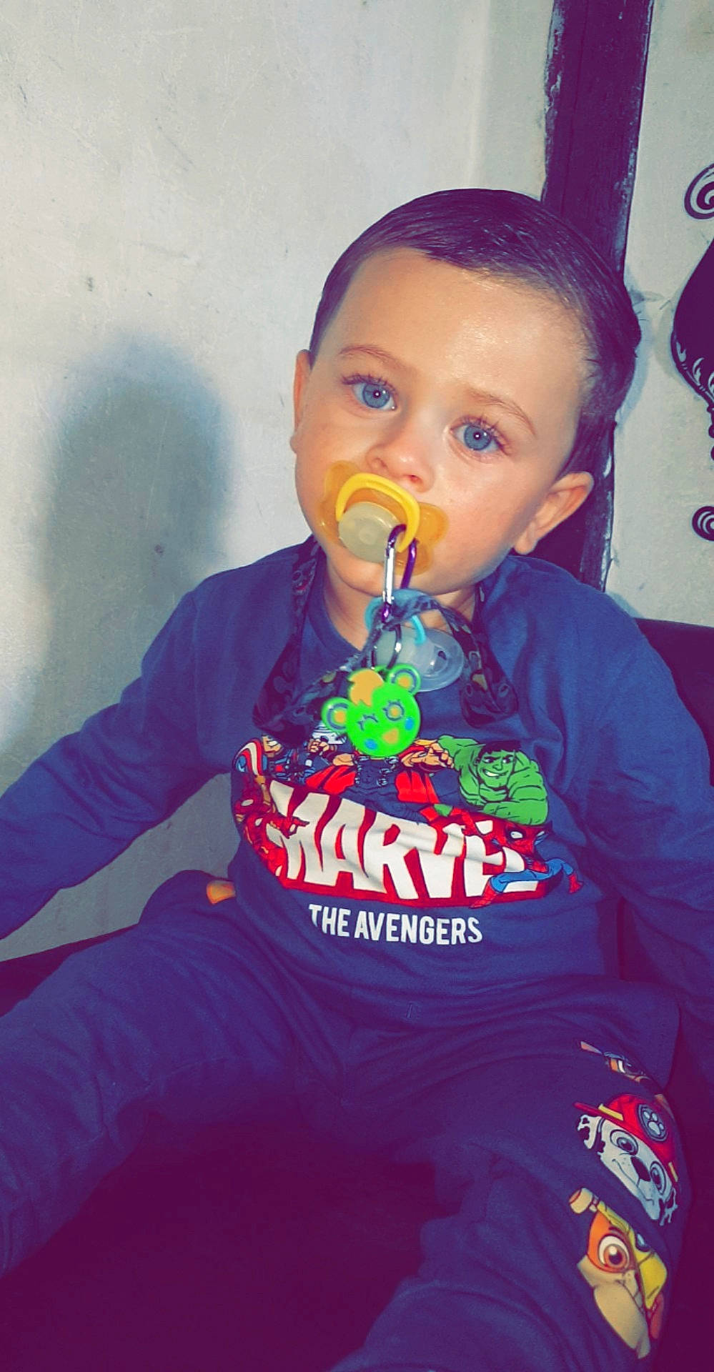 Diego participe au concours pour gagner de l'argent avec cette photo : baby_toddler_clothing, beard, cheek, child, chin, cool, electric_blue, eye, fictional_character, fun, happy, head, junk_food, mouth, neck, nose, person, sleeve, t_shirt, toddler