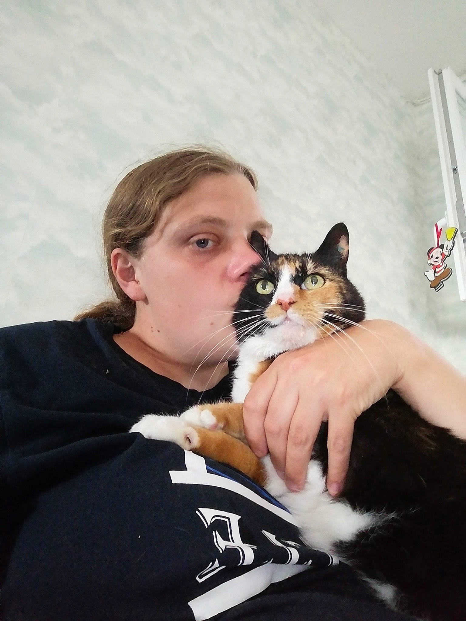 Tigresse a rejoint le concours — aidez-le/la à gagner de superbes lots ! beard, canidae, carnivore, cat, comfort, domestic_short_haired_cat, drinking, eye, felidae, formal_wear, fur, gesture, happy, lap, love, sitting, small_to_medium_sized_cats, t_shirt, tail, whiskers