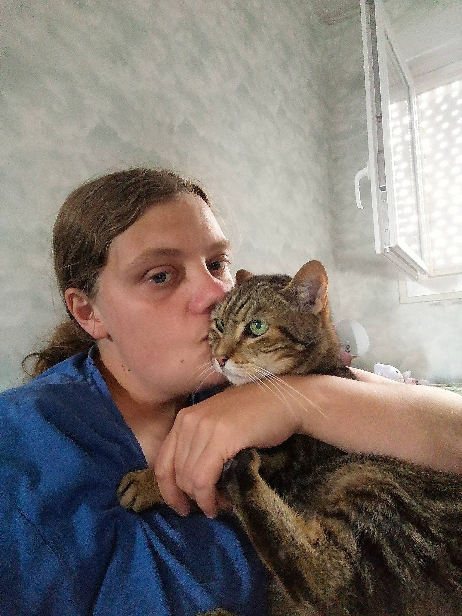 Démon a rejoint le concours — aidez-le/la à gagner de superbes lots ! big_cats, bobcat, carnivore, cat, claw, domestic_short_haired_cat, fawn, felidae, fur, gesture, happy, hug, small_to_medium_sized_cats, snout, tail, terrestrial_animal, whiskers, wildlife, wildlife_biologist