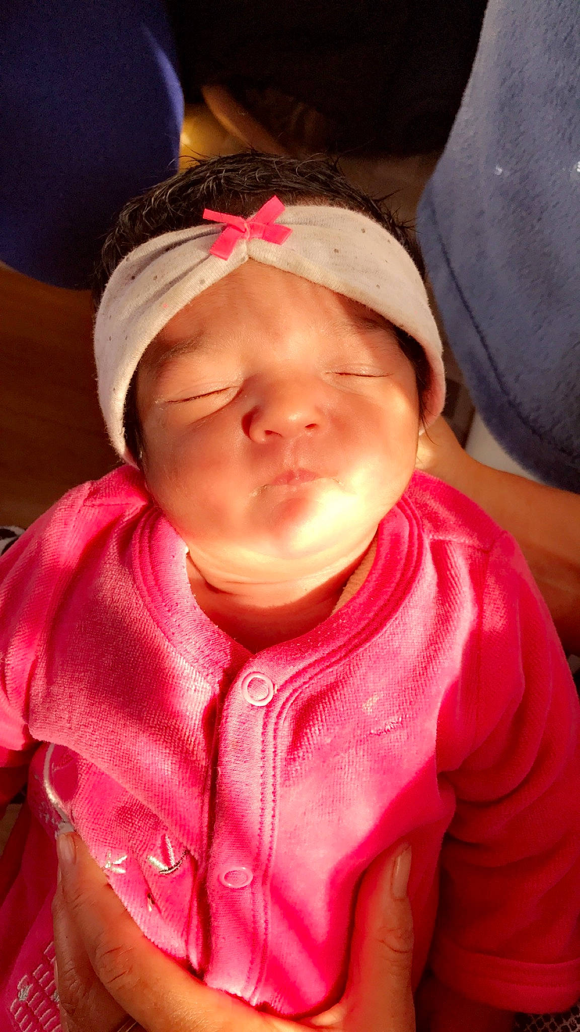 Dayzil participe au concours pour gagner de l'argent avec cette photo : baby, cheek, child, hair_accessory, headband, headgear, lip, mouth, nose, person, pink, skin, smile, toddler