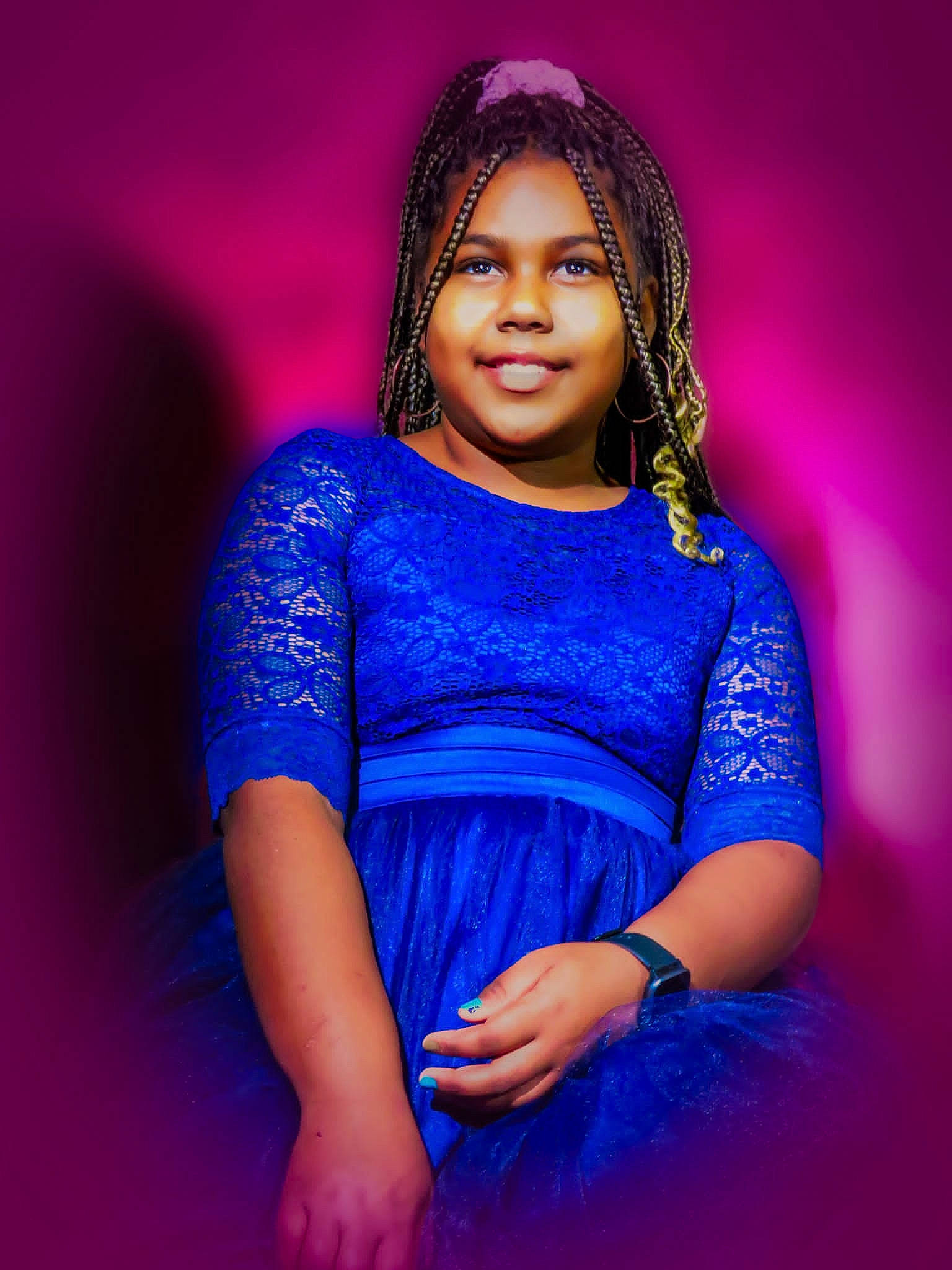 Maya participe au concours pour gagner de l'argent avec cette photo : black_hair, day_dress, dress, electric_blue, entertainment, eyelash, fashion_design, flash_photography, hairstyle, happy, jewellery, joy, lip, long_hair, magenta, makeover, music_artist, one_piece_garment, person, shoulder