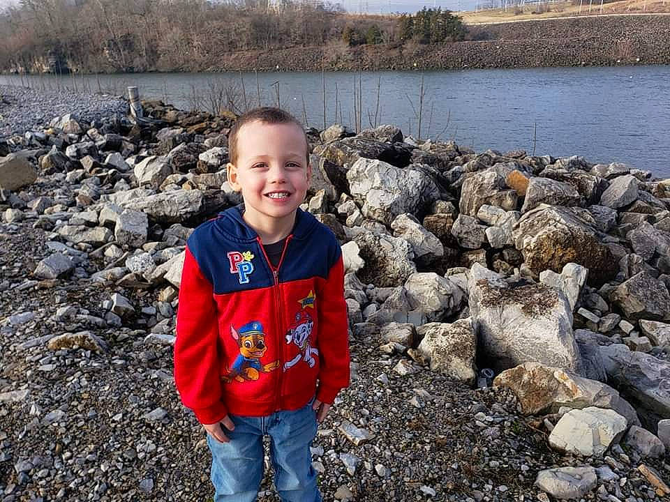 David Ray is registered to the contest to win money with this photo: bedrock, fun, happy, joy, lake, landscape, leisure, natural_landscape, nature, people_in_nature, person, rock, shore, sky, smile, t_shirt, toddler, travel, tree, water