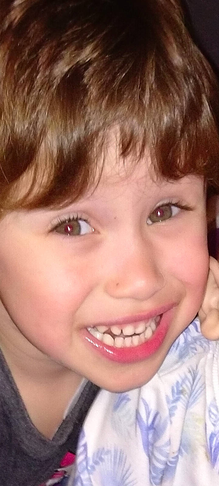 Ilian participe au concours pour gagner de l'argent avec cette photo : cheek, child, chin, close_up, eye, eyebrow, face, facial_expression, forehead, hair, hairstyle, head, jaw, joy, lip, mouth, nose, organ, person, skin