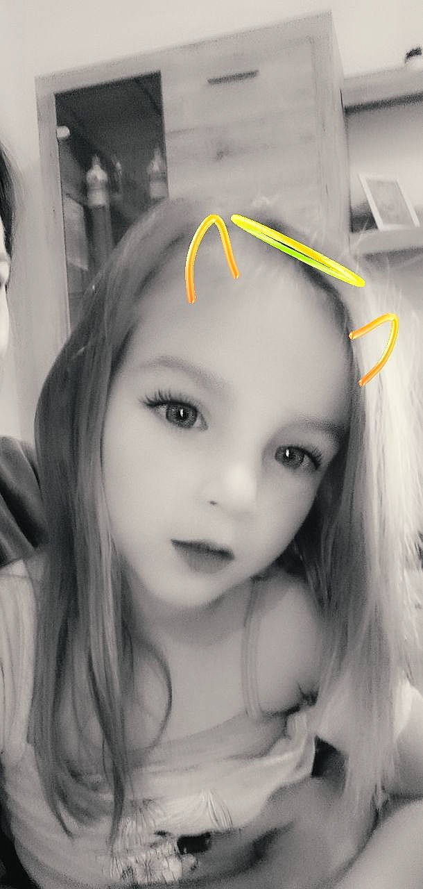 Emily participe au concours pour gagner de l'argent avec cette photo : beauty, cheek, child, child_model, ear, eye, eyebrow, eyelash, face, forehead, hair, hair_accessory, hairstyle, head, iris, lip, long_hair, nose, person, photography