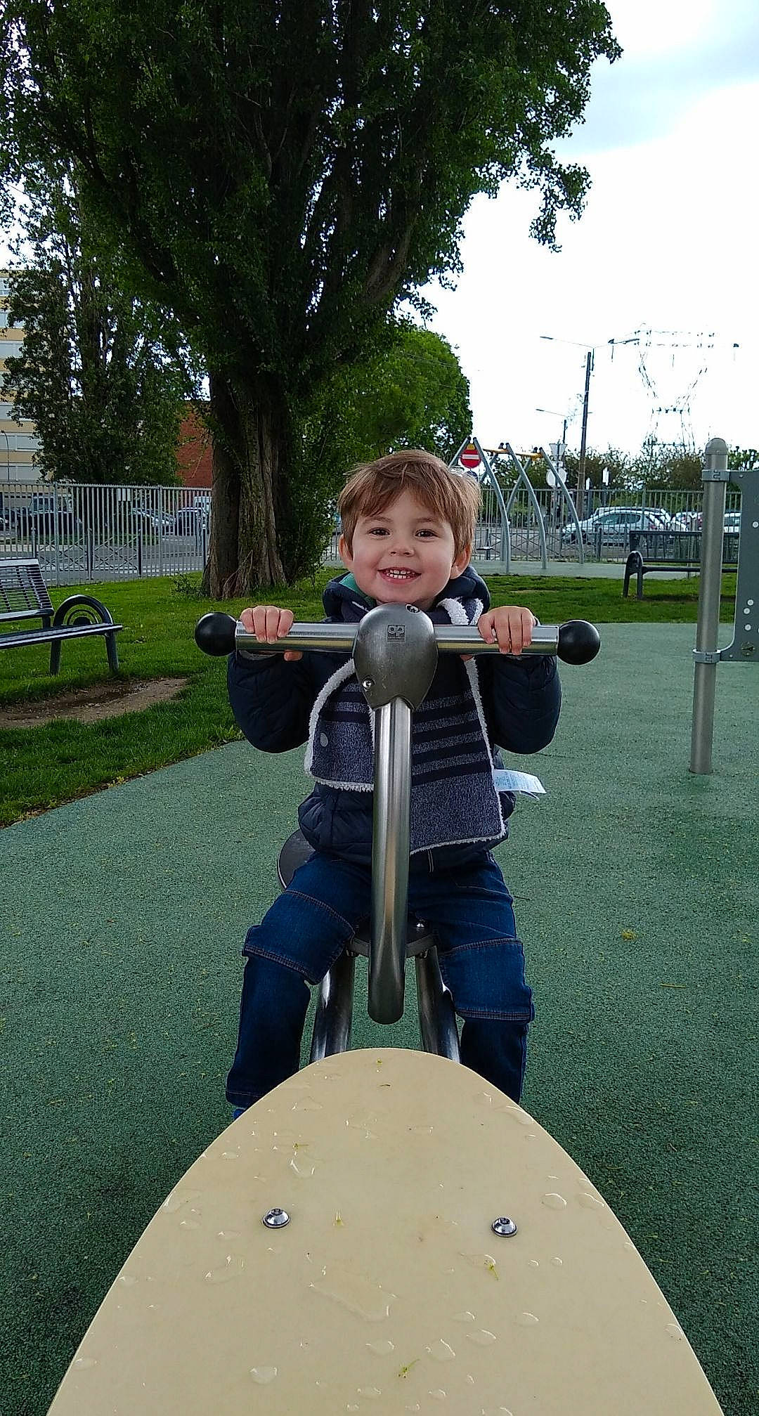 Théo a rejoint le concours — aidez-le/la à gagner de superbes lots ! baby, baby_products, bicycle_accessory, bicycle_frame, bicycle_handlebar, bicycles_equipment_and_supplies, city, fun, grass, jeans, joy, leisure, person, personal_protective_equipment, plant, playground, recreation, sky, smile, tire