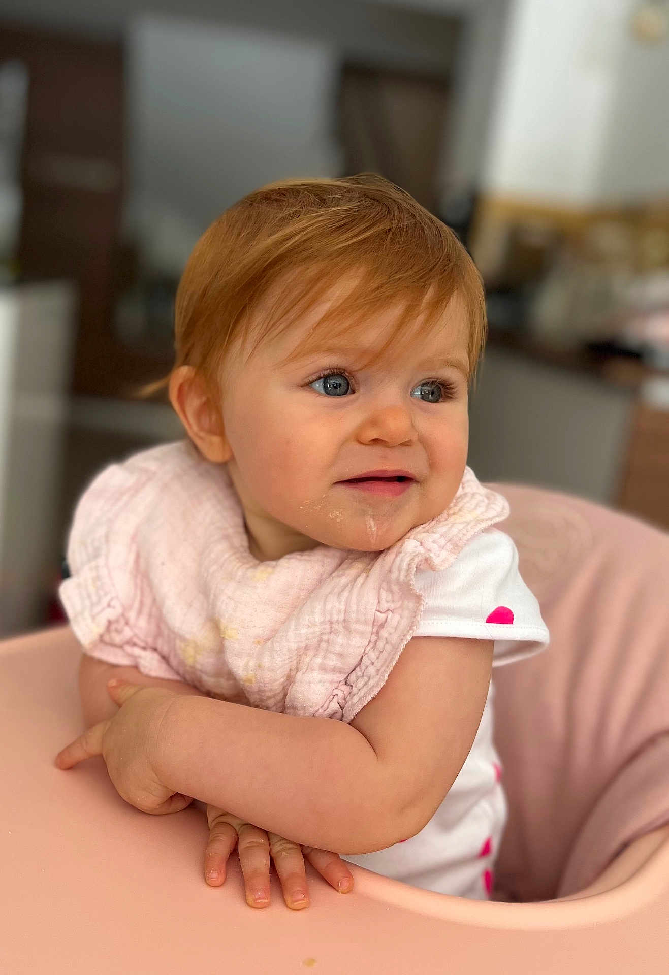 Livia participe au concours pour gagner de l'argent avec cette photo : baby, child, highchair, bib, pink, face, blue_eyes, messy, curly_hair, clothing, indoor, skin, expression, cute, portrait, sitting, infant, feeding, hands, pink_highchair