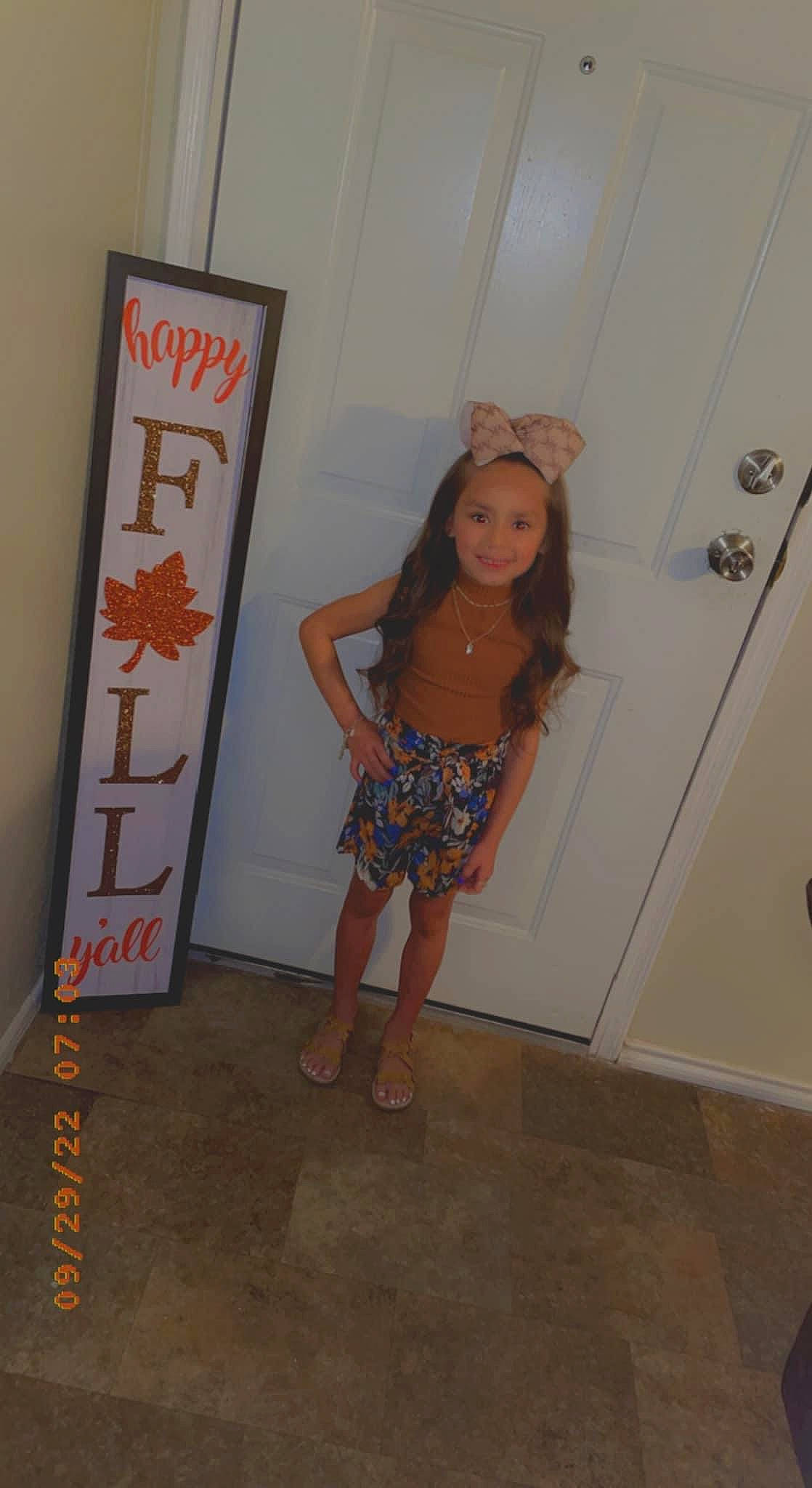 Ariyah is registered to the contest to win money with this photo: barefoot, fashion_design, flesh, flooring, foot, fun, hairstyle, high_heels, human_leg, jewellery, joy, knee, necklace, pattern, person, room, sandal, sunglasses, thigh, trunk