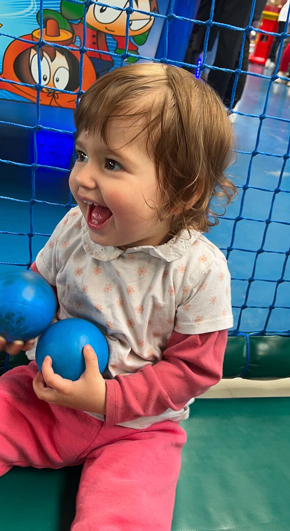 Kataleya participe au concours pour gagner de l'argent avec cette photo : baby, baby_playing_with_toys, baby_toddler_clothing, blue, cheek, child, electric_blue, fun, gesture, grass, hairstyle, happy, leisure, person, photograph, play, recreation, sitting, smile, snapshot