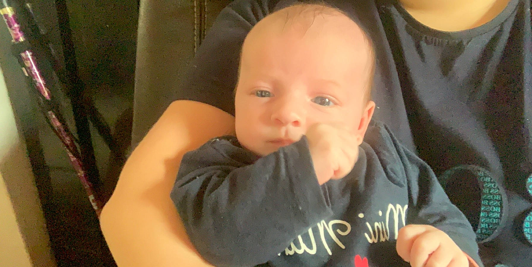 Alyah a rejoint le concours — aidez-le/la à gagner de superbes lots ! baby, cheek, child, ear, face, finger, hand, head, lip, mouth, nose, person, skin, thumb, toddler