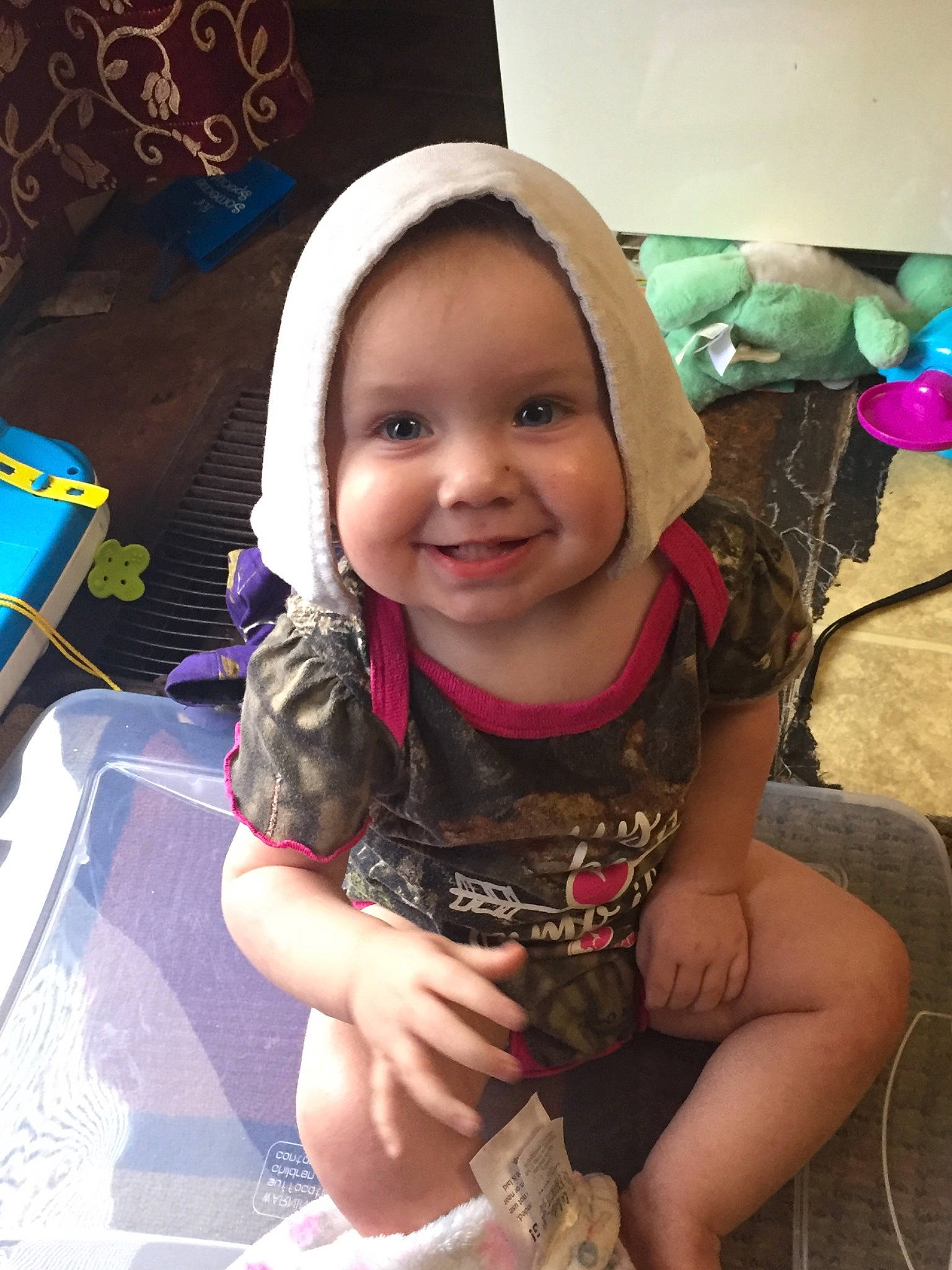 Rosemary is registered to the contest to win money with this photo: baby, baby_toddler_clothing, balloon, beauty, cap, cheek, child, cool, fashion_accessory, finger, fun, happy, headwear, human, joy, people, person, pink, sitting, skin