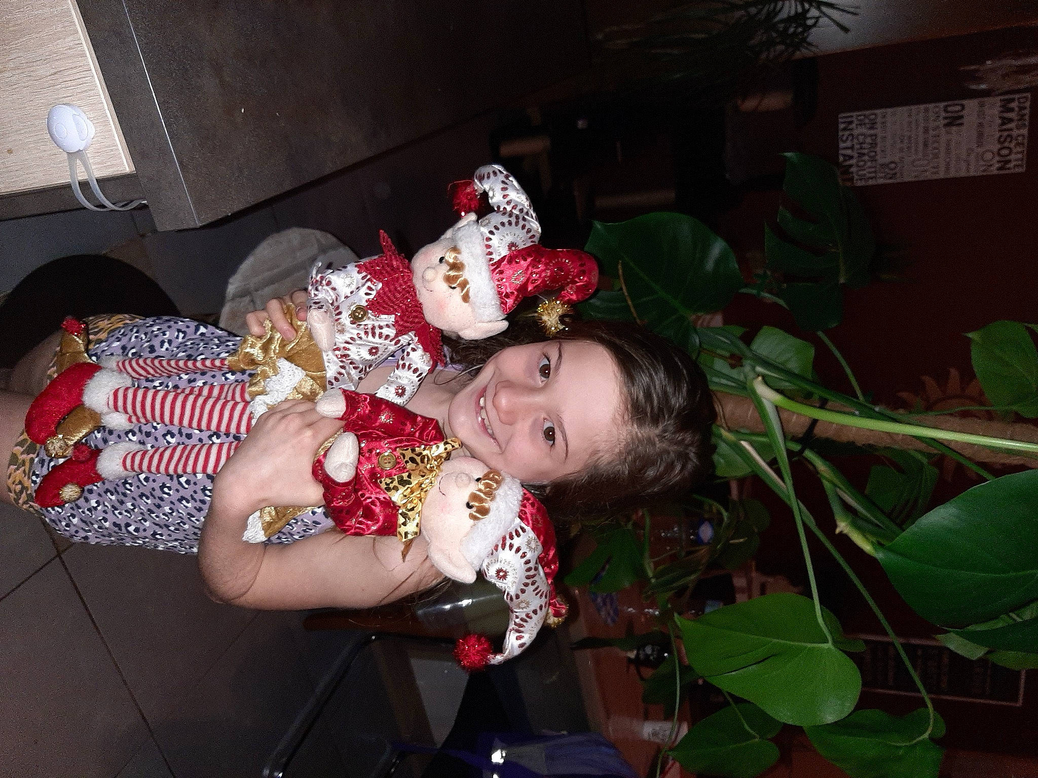 Maëlyne participe au concours pour gagner de l'argent avec cette photo : costume, event, flesh, happy, joy, pattern, person, plant, rose, smile, toddler