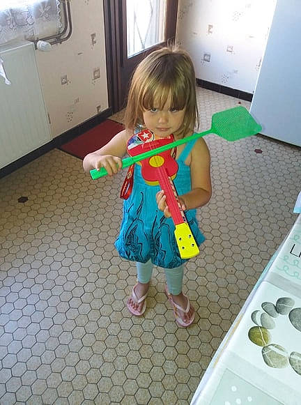 Alicia participe au concours pour gagner de l'argent avec cette photo : child, clothing, day, floor, flooring, fun, girl, person, play, product, textile, toddler, toy