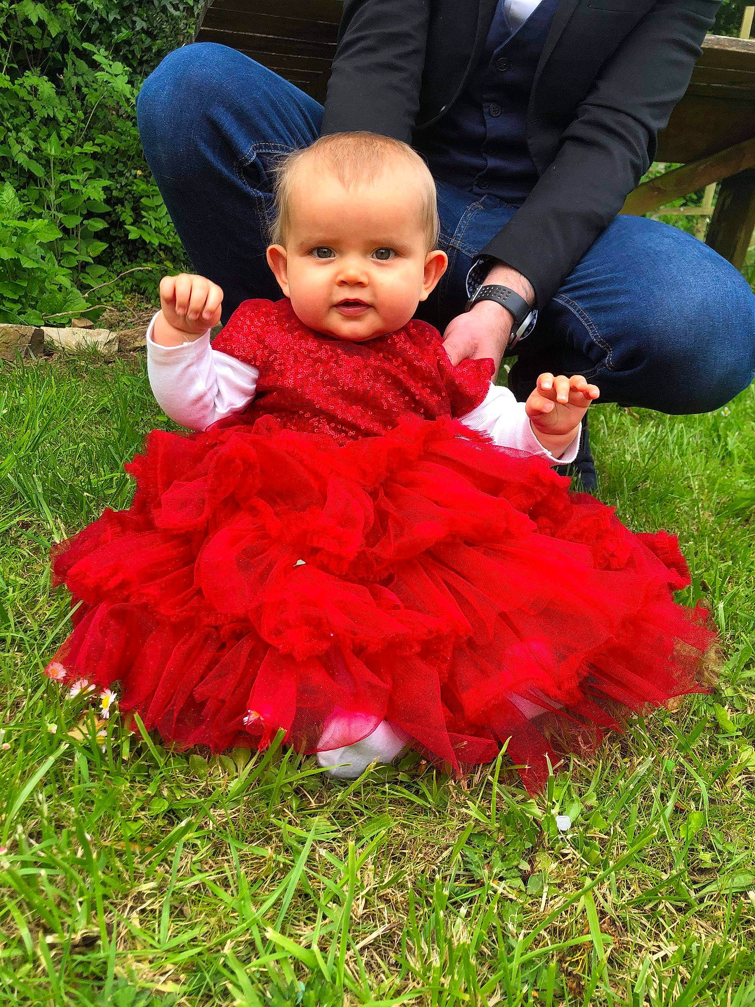 Inaya participe au concours pour gagner de l'argent avec cette photo : baby, baby_toddler_clothing, botany, dress, event, formal_wear, fun, gesture, grass, green, happy, lawn, leaf, magenta, people_in_nature, person, petal, pink, plant, sleeve