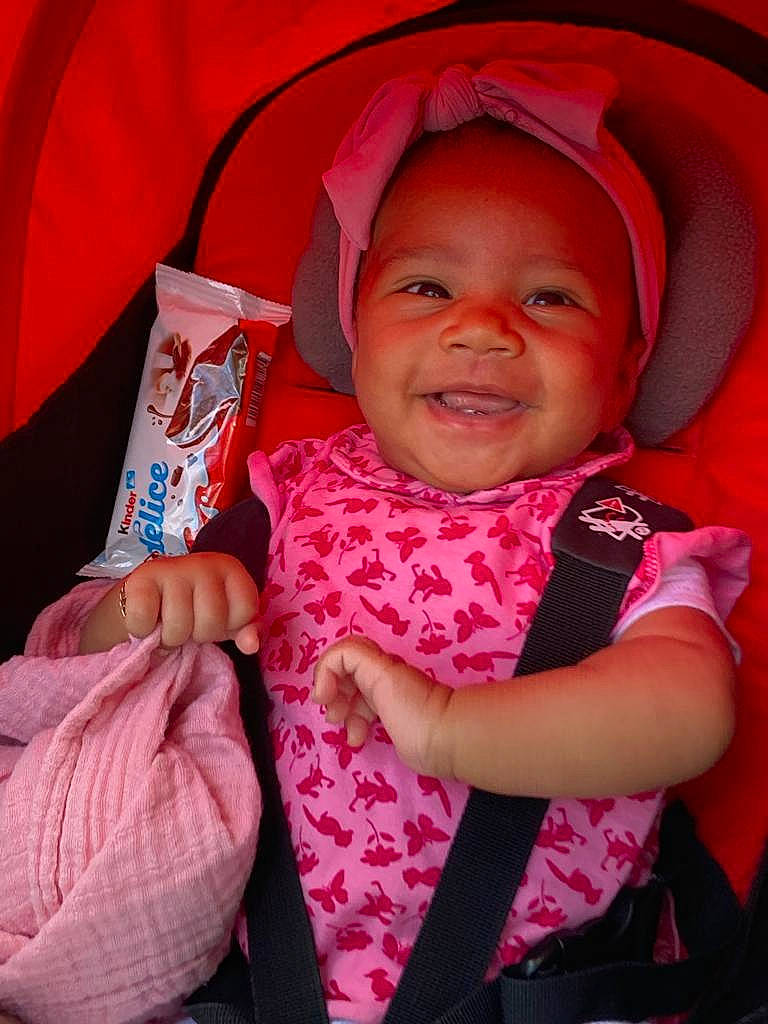 Malya participe au concours pour gagner de l'argent avec cette photo : baby, baby_laughing, cheek, child, comfort, facial_expression, finger, fun, gesture, happy, headwear, joy, lip, magenta, person, pink, product, red, skin, sleeve