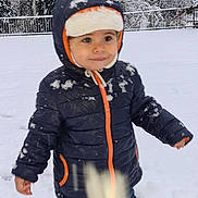 Macias a rejoint le concours — aidez-le/la à gagner de superbes lots ! child, snow, winter, jacket, hood, boots, outdoor, cold, trees, snowfall, nature, person, cute, young, standing, scarf, frost, daylight, play, fun