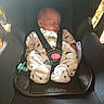 Maë a rejoint le concours — aidez-le/la à gagner de superbes lots ! baby, car_seat, infant, sleeping, onesie, pacifier, black, safety_harness, child, indoor, cute, small, resting, toddler, clothing, person, seat, comfort, peaceful, newborn