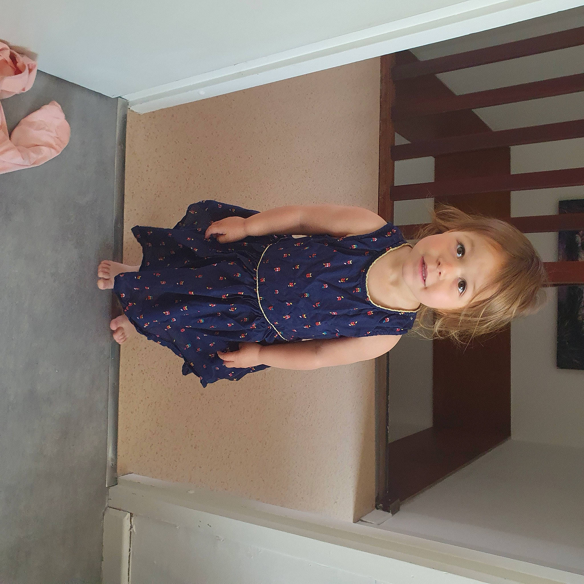 Davina a rejoint le concours — aidez-le/la à gagner de superbes lots ! baby_toddler_clothing, electric_blue, fashion, fashion_design, floor, fun, human_leg, knee, magenta, one_piece_garment, pattern, person, pink, purple, room, sleeve, smile, thigh, toddler, waist