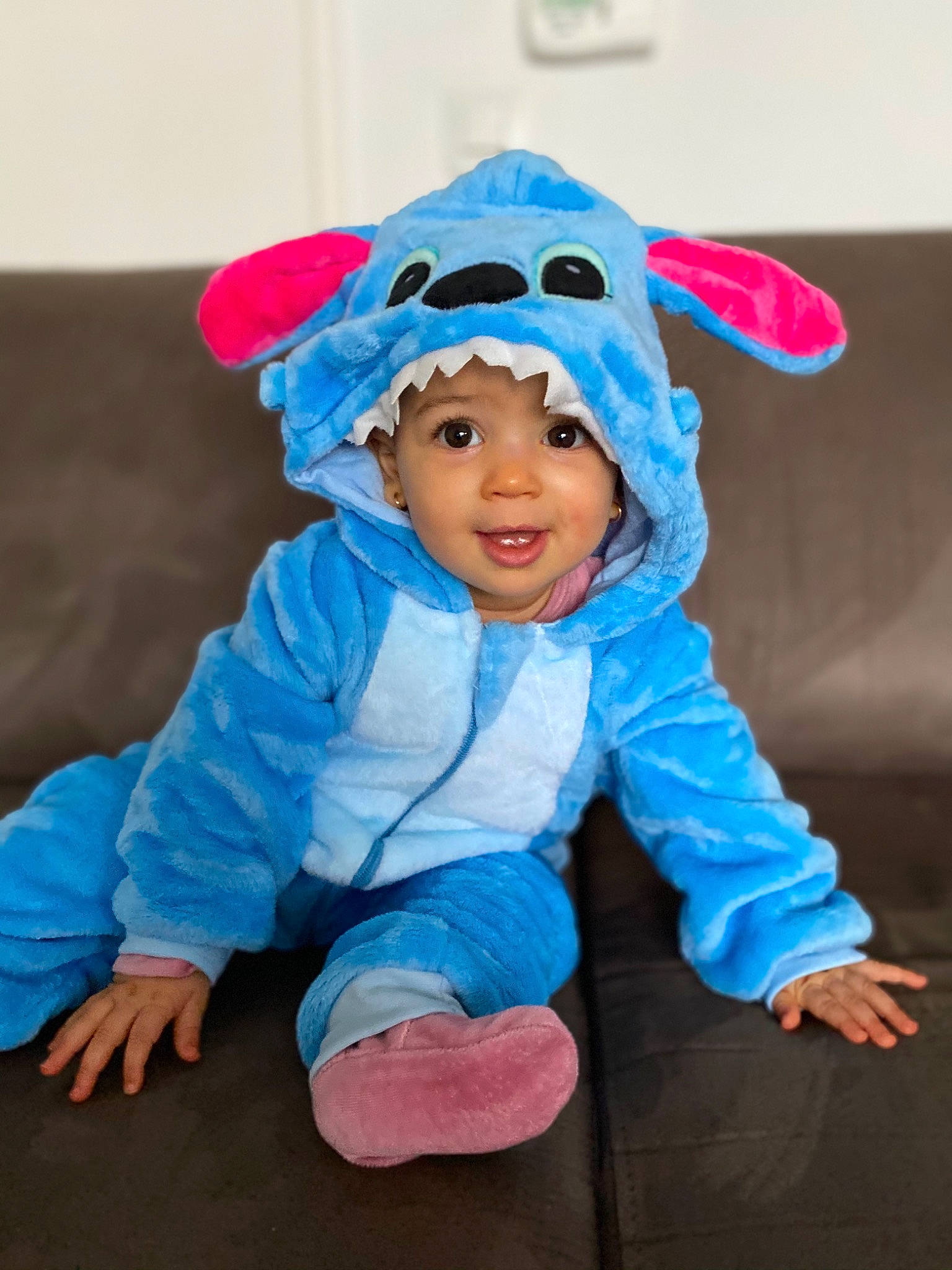 Swaïley a rejoint le concours — aidez-le/la à gagner de superbes lots ! baby, baby_toddler_clothing, blue, child, costume, costume_accessory, fun, headgear, headwear, hood, outerwear, person, pink, play, toddler