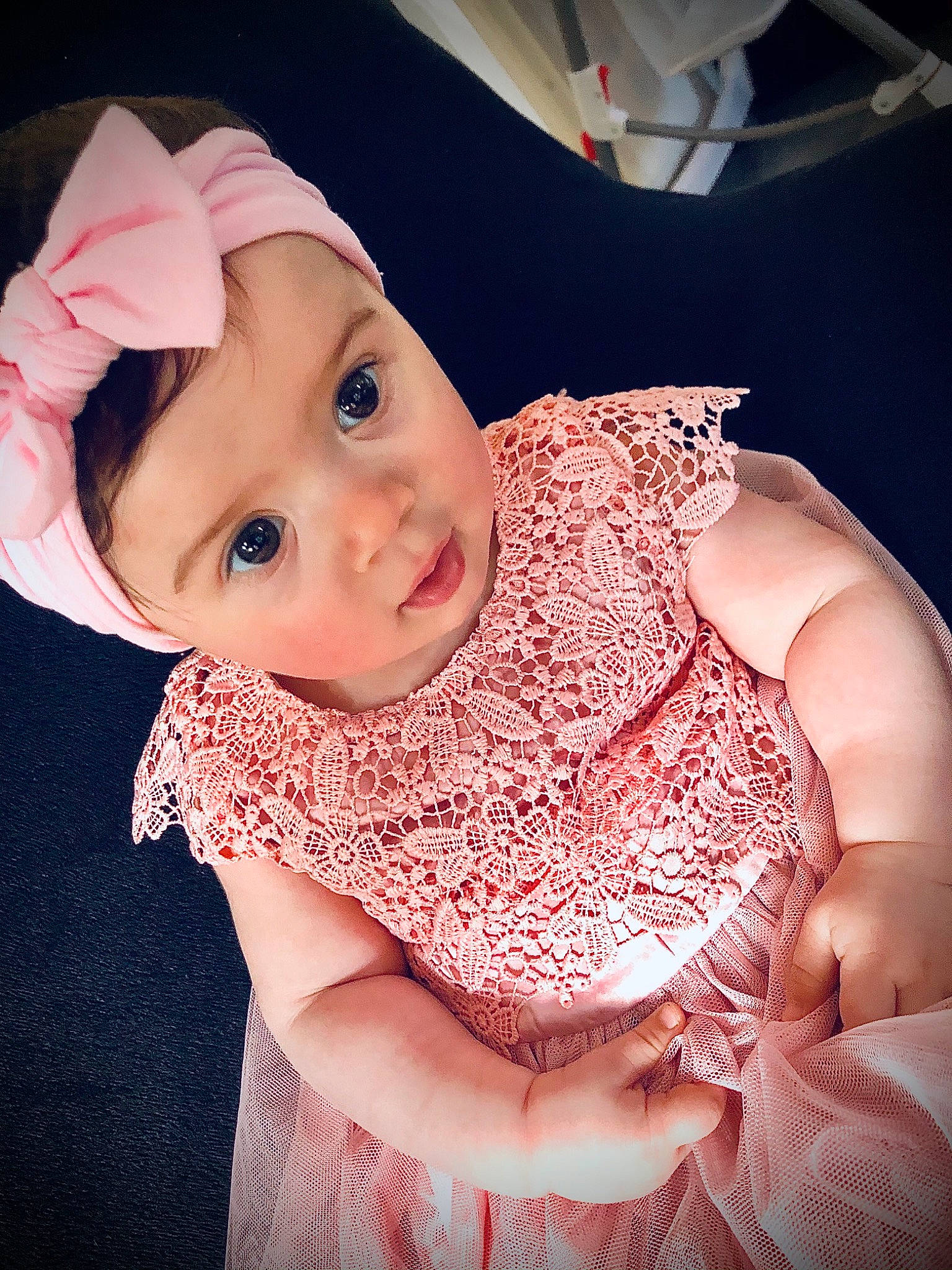 Dina participe au concours pour gagner de l'argent avec cette photo : baby_toddler_clothing, cheek, chin, dress, eye, facial_expression, flash_photography, hair, hand, hat, head, human_body, iris, lip, neck, nose, outerwear, person, skin, sleeve