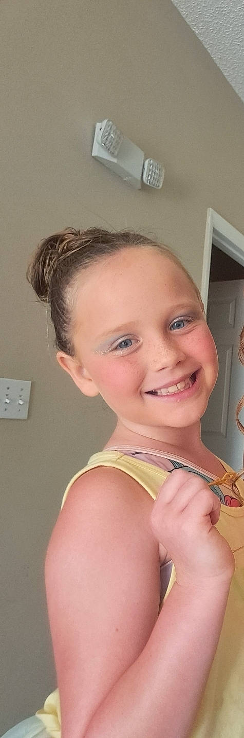 Gemma is registered to the contest to win money with this photo: arm, cheek, chest, ear, eye, eyelash, gesture, happy, human_body, iris, jaw, joy, lip, mouth, neck, nose, person, skin, smile, toddler