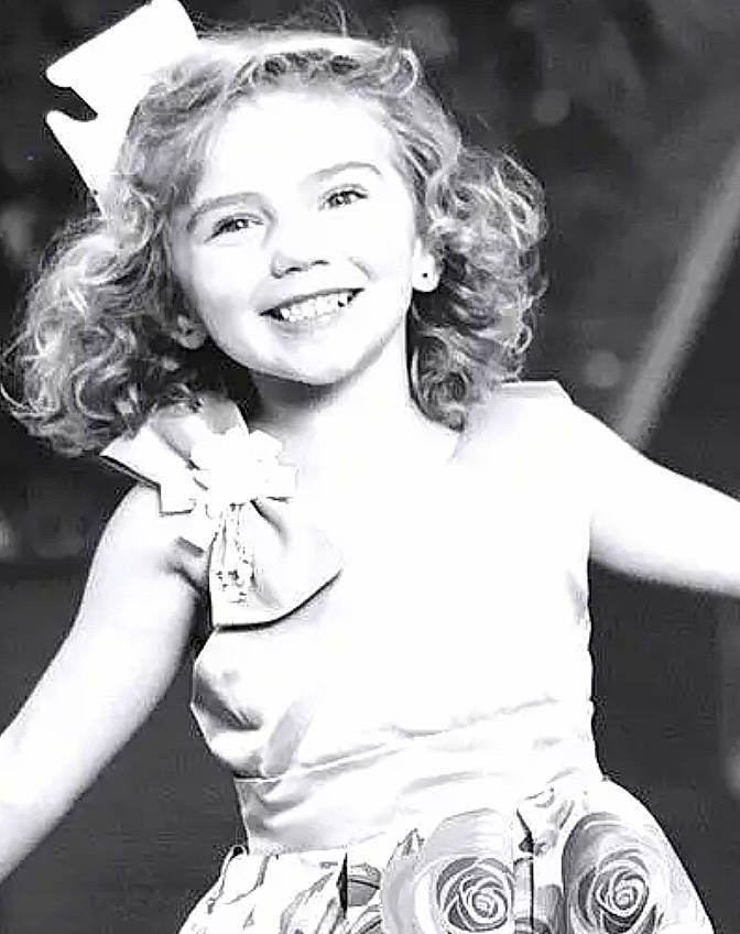 Autumn is registered to the contest to win money with this photo: blond, camera, child_model, day_dress, eye, facial_expression, hairstyle, happy, joy, laugh, mammal, monochrome, monochrome_photography, mouth, nose, person, photo_shoot, portrait, portrait_photography, stock_photography