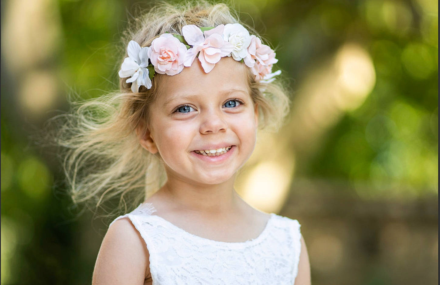 Jude participe au concours pour gagner de l'argent avec cette photo : bridal_accessory, clothing, eye, flash_photography, flower, grass, happy, head, headband, headgear, headpiece, headwear, iris, jewellery, joy, nature, people_in_nature, person, petal, plant